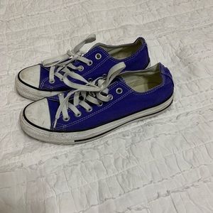 Converse size 7 women’s!